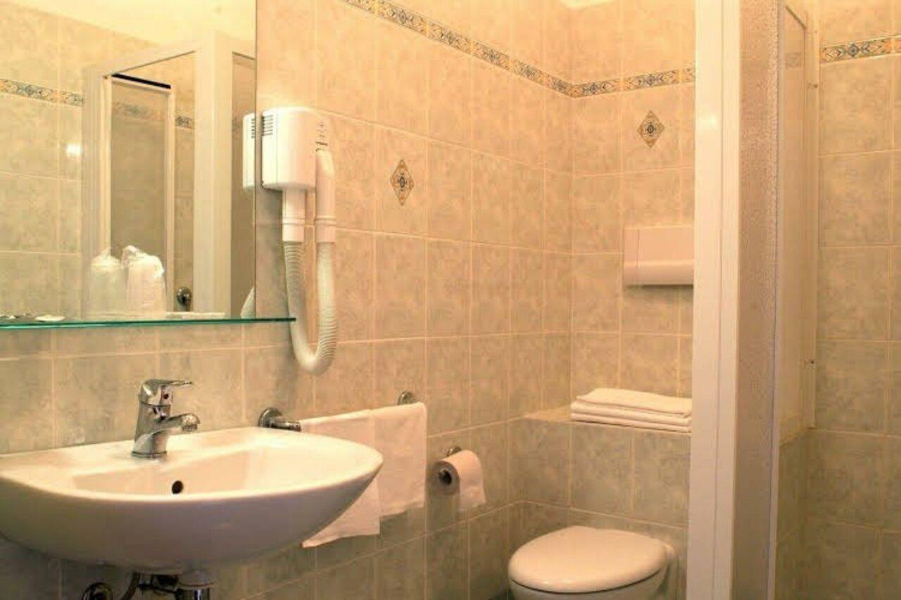 Hotel Astor Limone sul Garda Εξωτερικό φωτογραφία